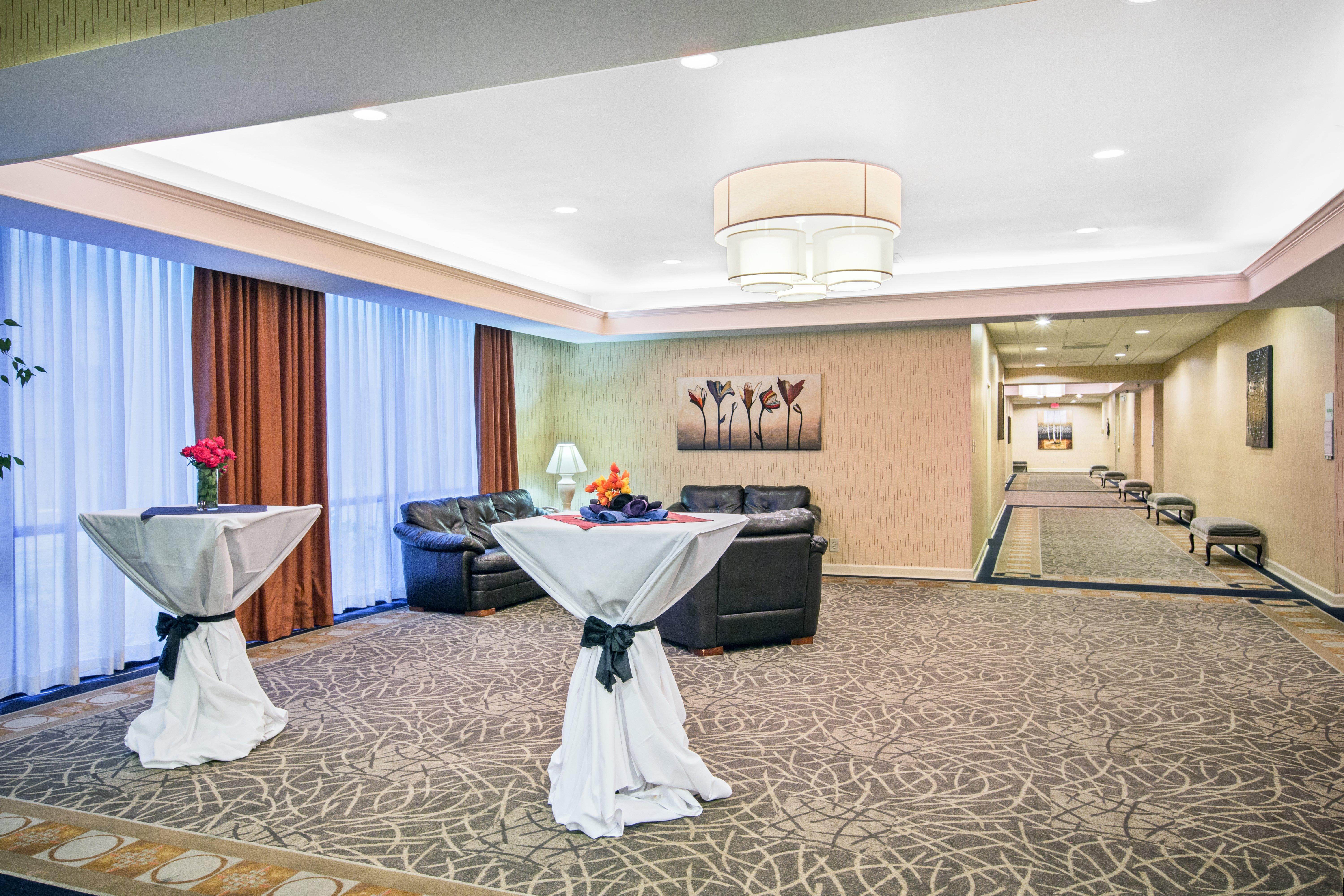 Holiday Inn Roanoke - Tanglewood Route 419 & I 581 By Ihg Exterior photo