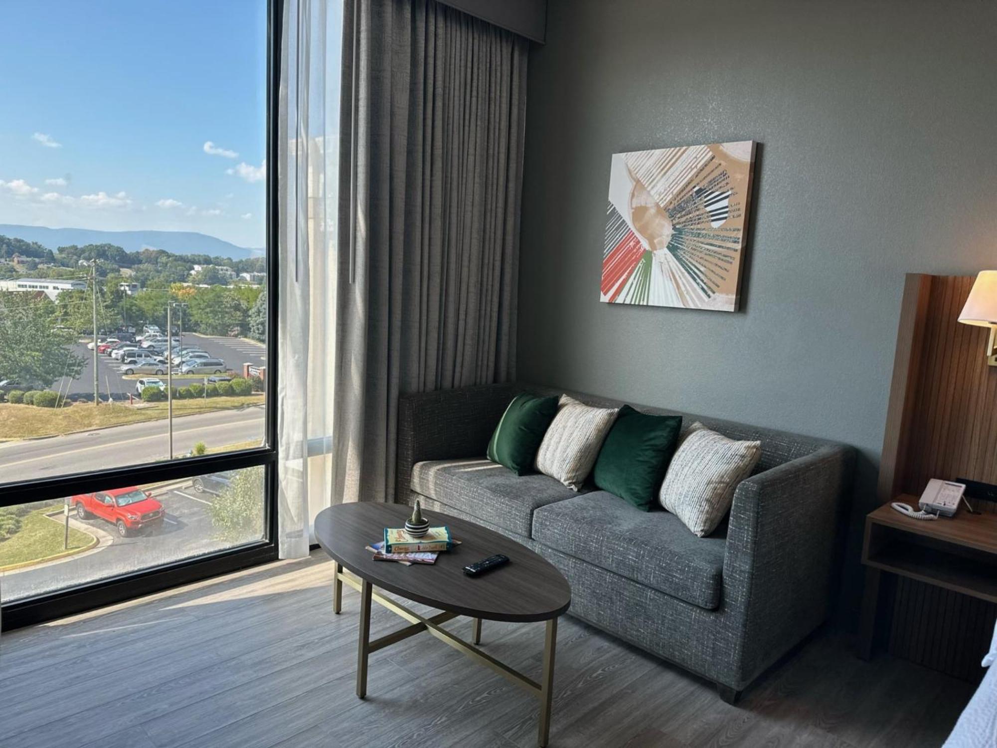 Holiday Inn Roanoke - Tanglewood Route 419 & I 581 By Ihg Exterior photo