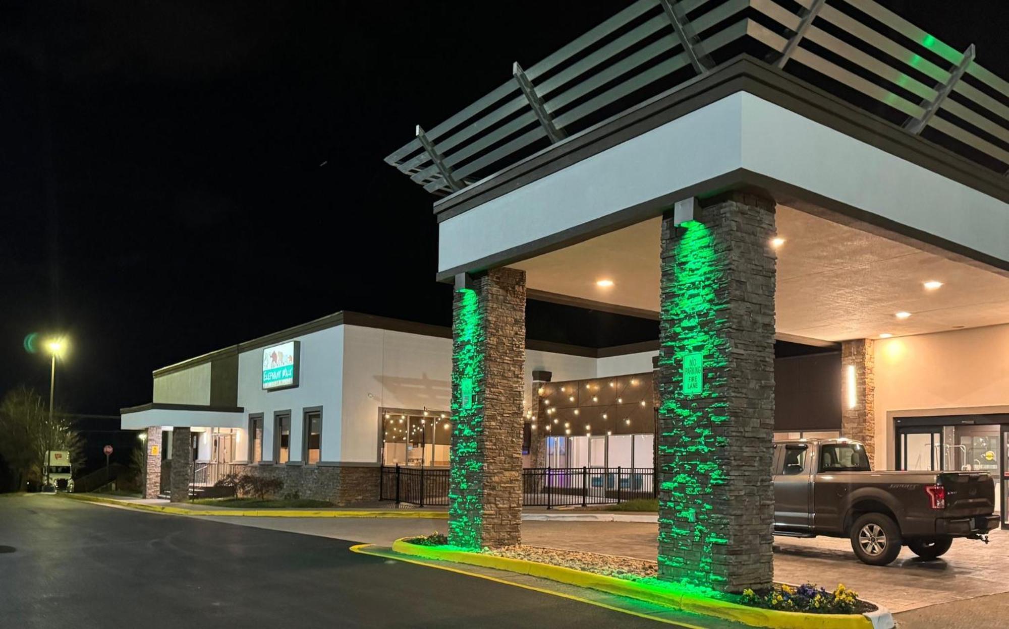 Holiday Inn Roanoke - Tanglewood Route 419 & I 581 By Ihg Exterior photo