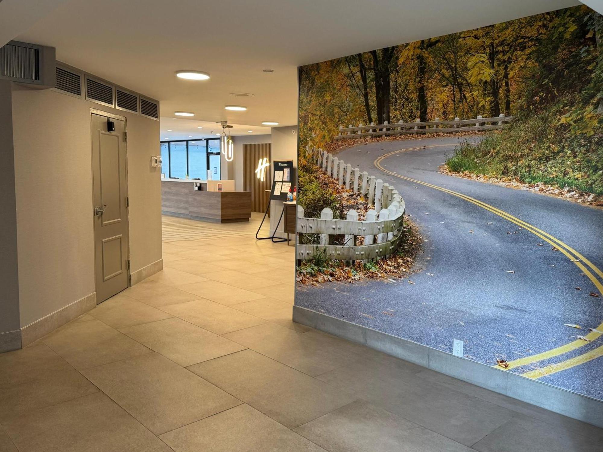 Holiday Inn Roanoke - Tanglewood Route 419 & I 581 By Ihg Exterior photo